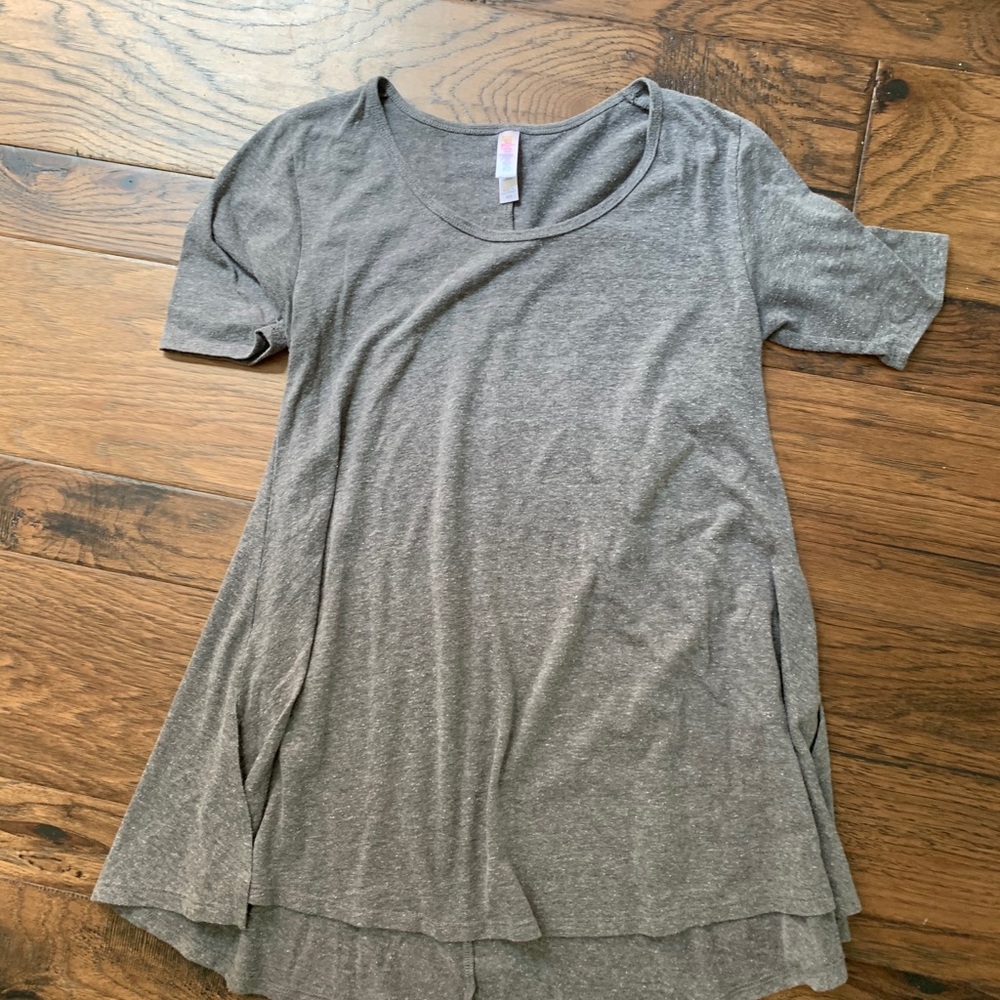 Lularoe Carly shirt